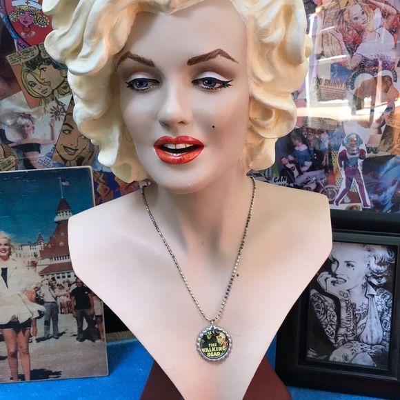 Vintage 🎬M͟͞O͟͞V͟͞I͟͞E͟͞S͟͞ necklace #walkingdead - Picture 5 of 7